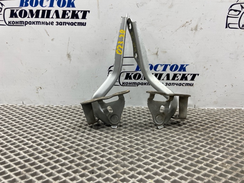 Петля капота Toyota Belta KSP92 1KR-FE