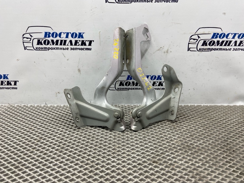 Петля капота Nissan March K13 HR12DE