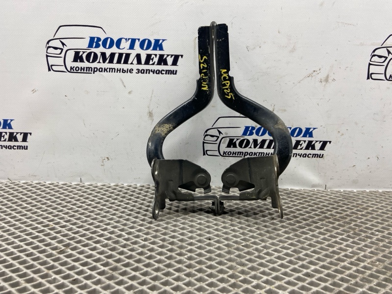 Петля капота Toyota Ractis NSP120 1NR-FE