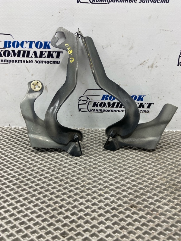 Петля капота Nissan March NK13 HR12DE