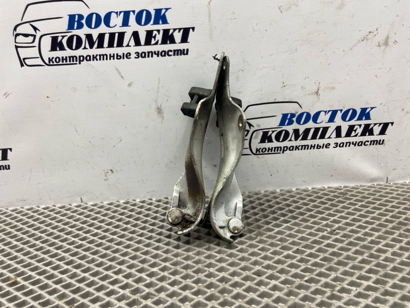 Петля капота Nissan Serena PNC24 SR20DE