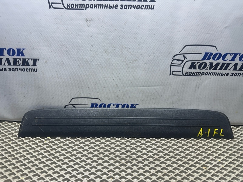 Накладка порога Toyota Wish ZNE10G 1ZZ-FE перед лев