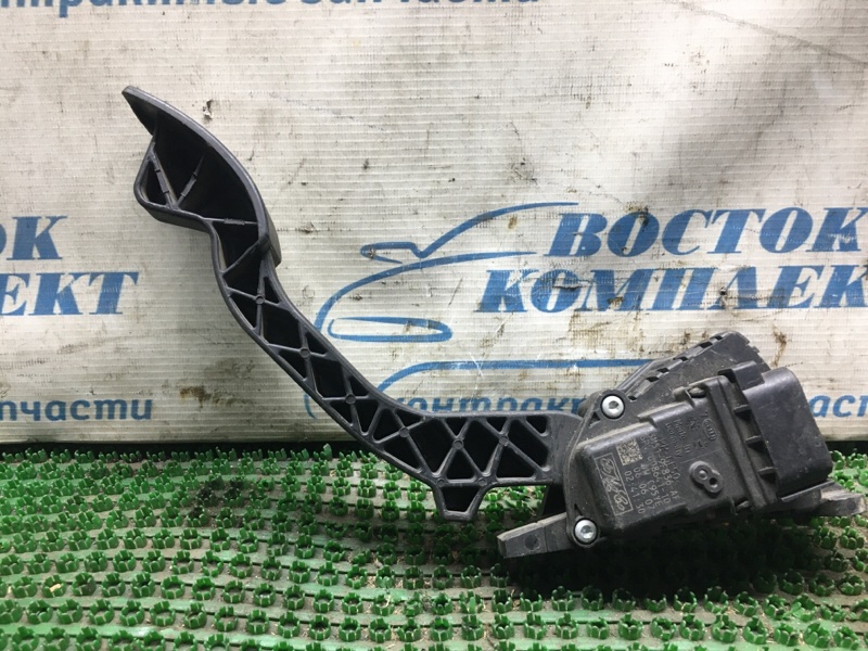 Педаль газа Ford C-Max C214