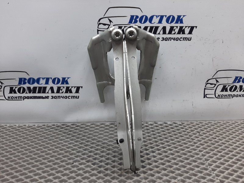 Петля капота Volvo S40 2005 MS68 B5254T3