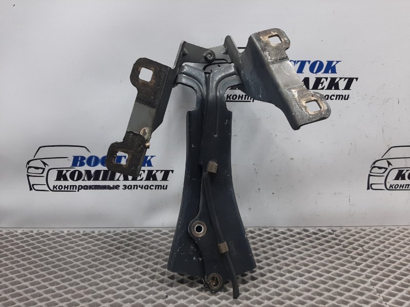 Петля капота Nissan Serena CC25 MR20DE