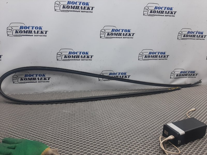 Молдинг крыши Toyota Voxy 2006 AZR65 1AZ-FSE прав