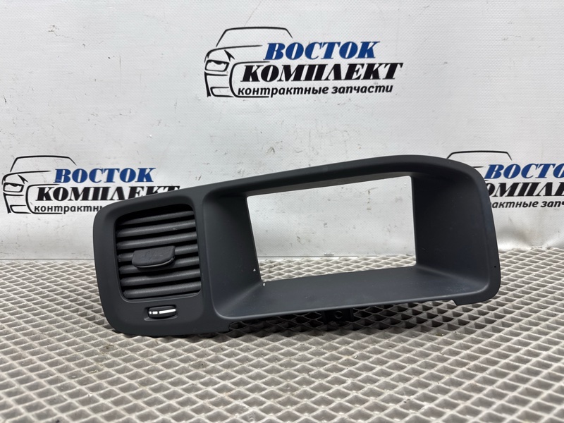 Рамка магнитофона Volvo V60 2015 FW48 B4164T