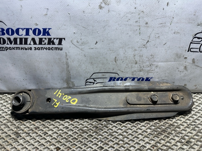 Рычаг подвески Subaru Sambar TT2 EN07 перед лев