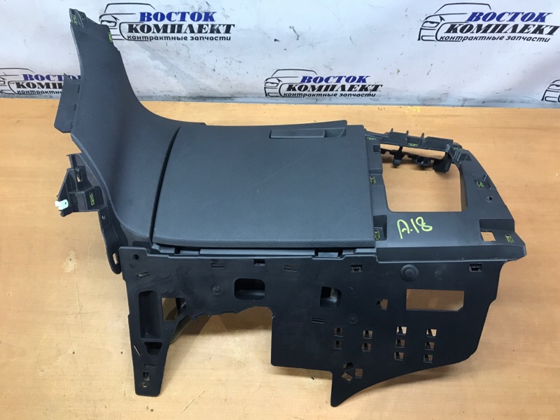 Бардачок пассажирский Peugeot 3008 2012 T84 10FJBW