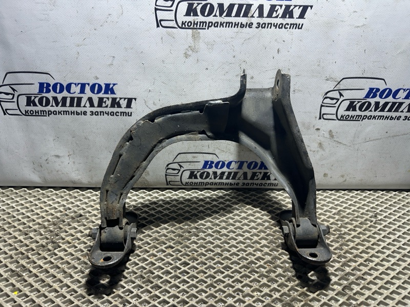 Рычаг подвески Mitsubishi Diamante F36A 6G72 зад лев