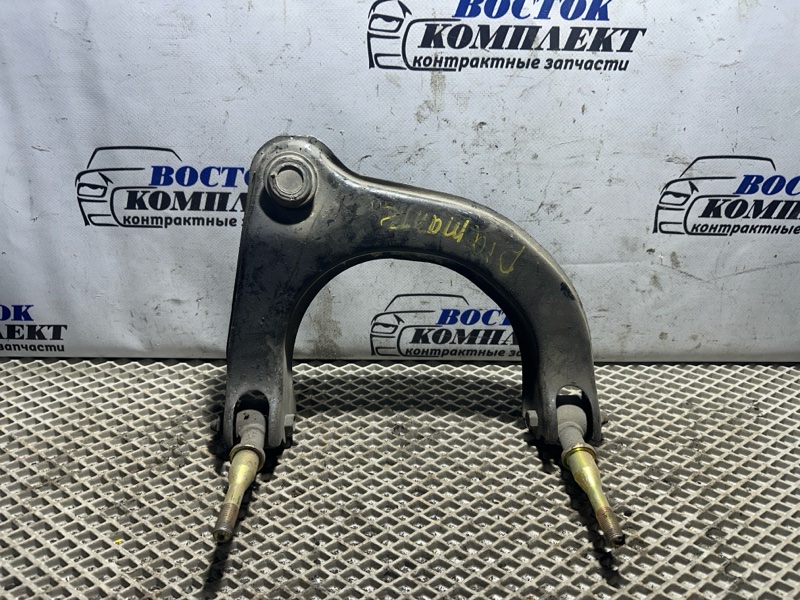 Рычаг подвески Mitsubishi Diamante F34A 6A13 перед лев