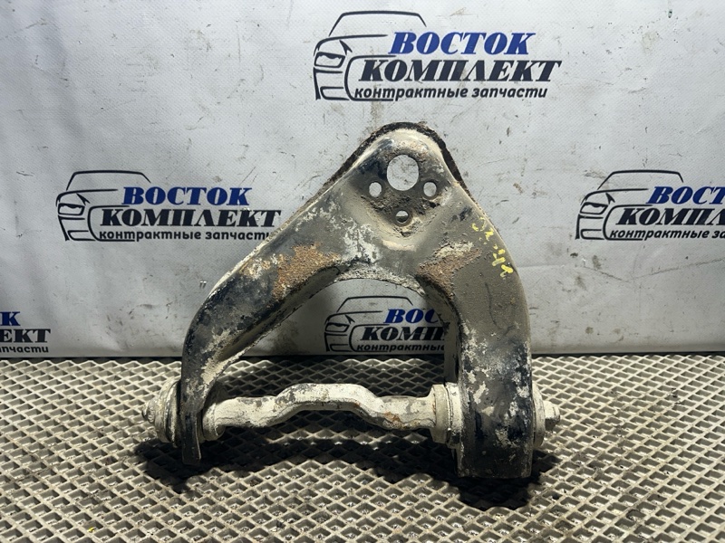 Рычаг подвески Mitsubishi Delica Space Gear PF8W 4M40 перед прав