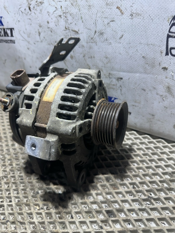 Генератор Toyota Voxy AZR60 1AZ-FSE