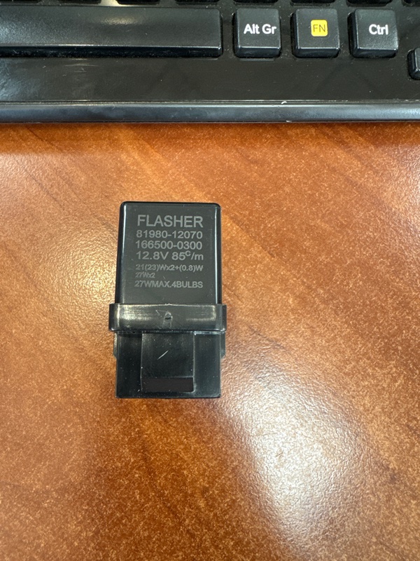 Реле поворотов Toyota Caldina 2002 ST190G 3S-FE