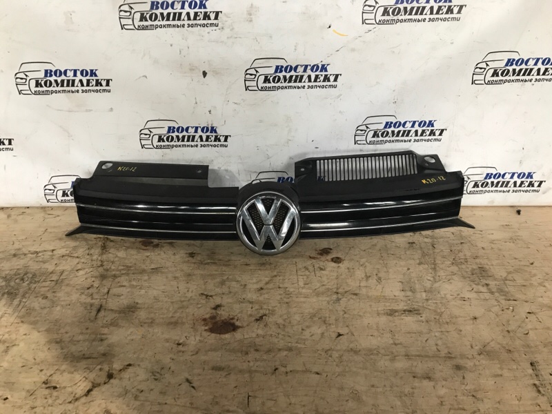 Решетка радиатора Volkswagen Golf  CAXA