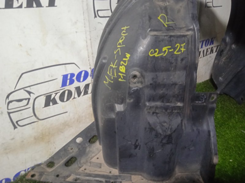 Подкрылок Mitsubishi Mirage A05A перед прав