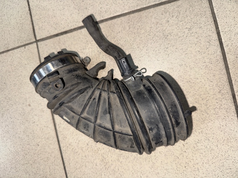 Патрубок воздушного фильтра Honda Stepwgn RF5 K20A