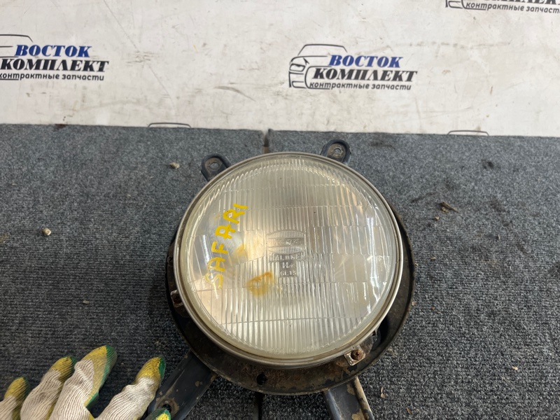 Фара Nissan Safari VRGY60 TD42 лев