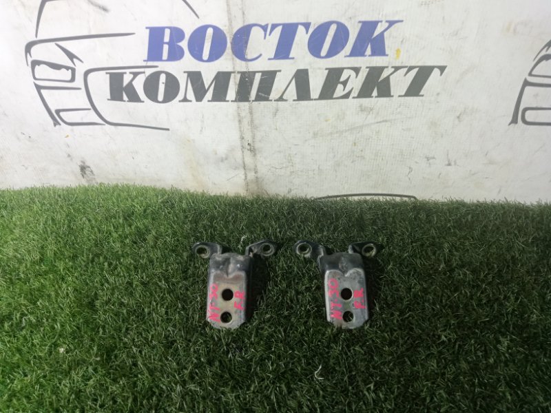 Петля двери Nissan X-Trail NT30 QR20DE перед прав