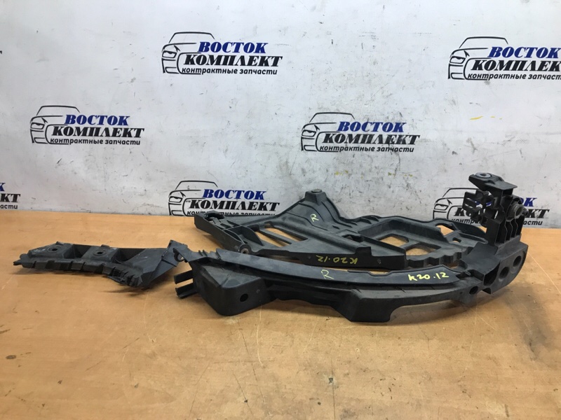 Планка под фару Volkswagen Golf  CAXA прав