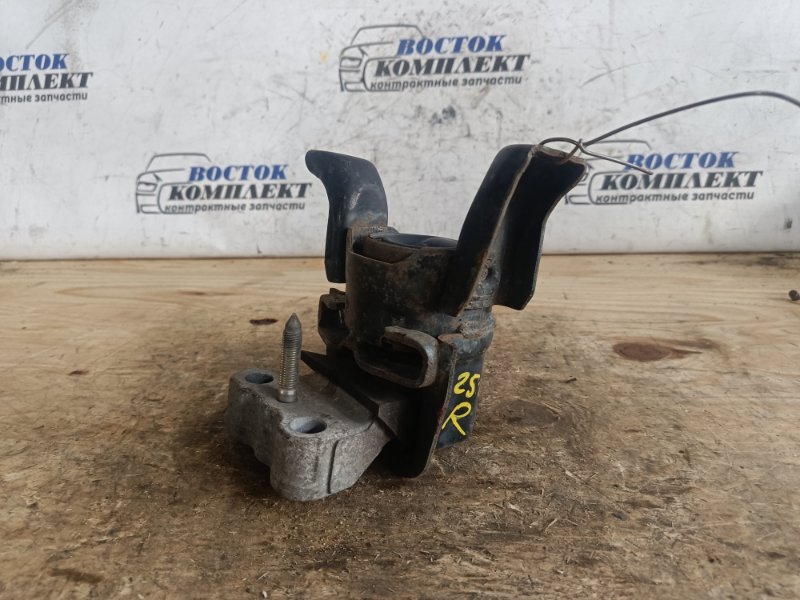 Подушка двигателя Toyota Voxy 2012 ZRR70G 3ZR-FAE прав