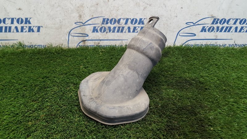 Пыльник рулевого кардана Toyota Isis ZNM10G 1ZZ-FE