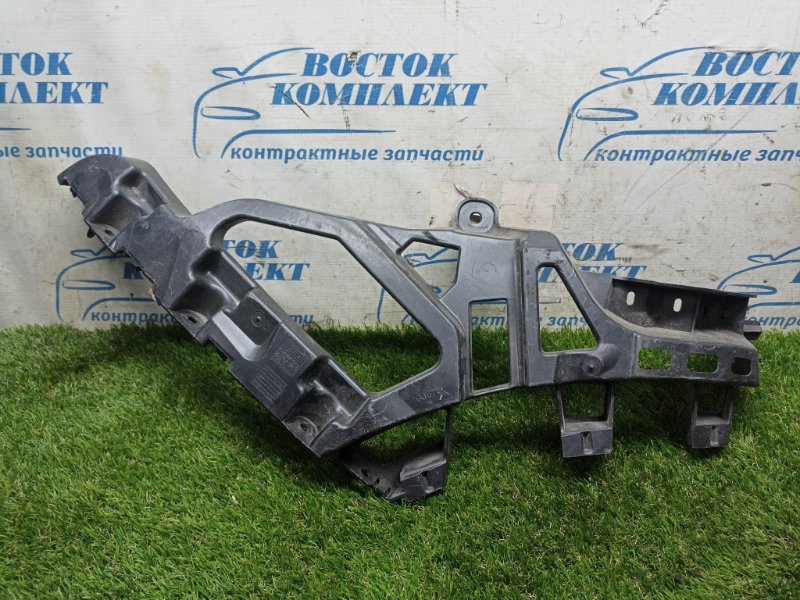 Клипса бампера Peugeot 5008 зад лев