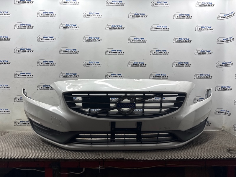 Бампер Volvo V60 2015 FW48 B4164T перед