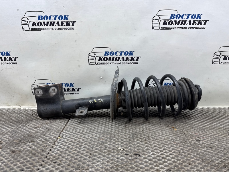 Стойка подвески Peugeot 3008 2013 T84 EP6CDT перед прав