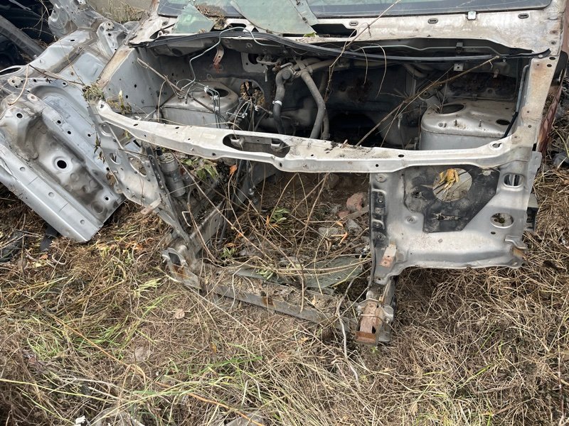 Рамка радиатора Nissan Elgrand AVWE50 VQ35DE
