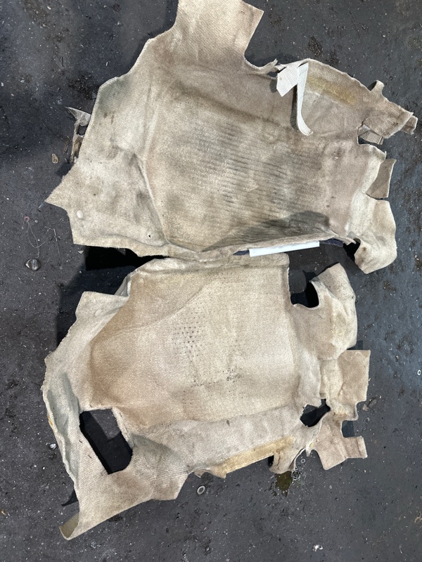 Обшивка пола Isuzu Bighorn 2000 UBS73GW 4JX1