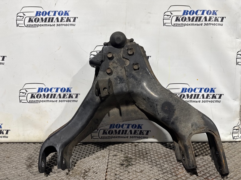 Рычаг подвески Isuzu Bighorn 2000 UBS73GW 4JX1 перед прав