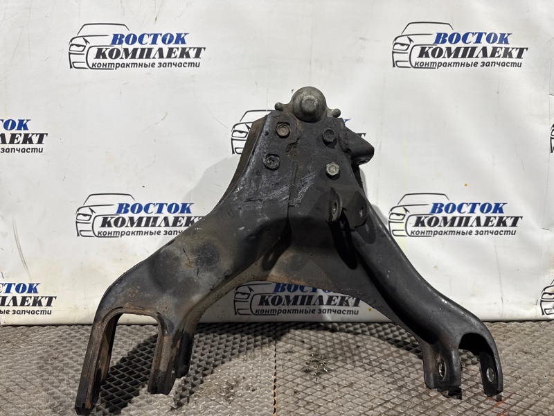 Рычаг подвески Isuzu Bighorn 2000 UBS73GW 4JX1 перед лев