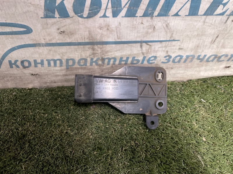 Блок управления вентилятором охлаждения Volkswagen Polo 2014 6R1 CBZB