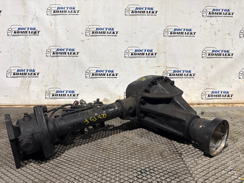 Редуктор Isuzu Bighorn 2000 UBS73GW 4JX1 перед