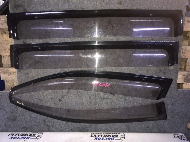 Ветровик Toyota Noah AZR60G 1AZ-FSE