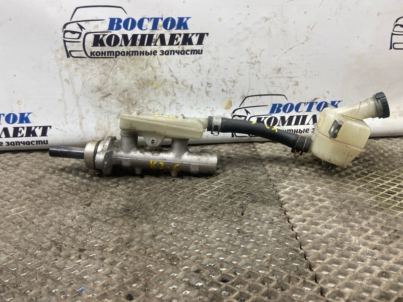 Главный тормозной цилиндр Nissan Elgrand MNE51 VQ25DE