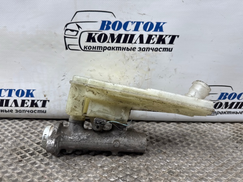 Главный тормозной цилиндр Nissan Serena TC24 QR20DE