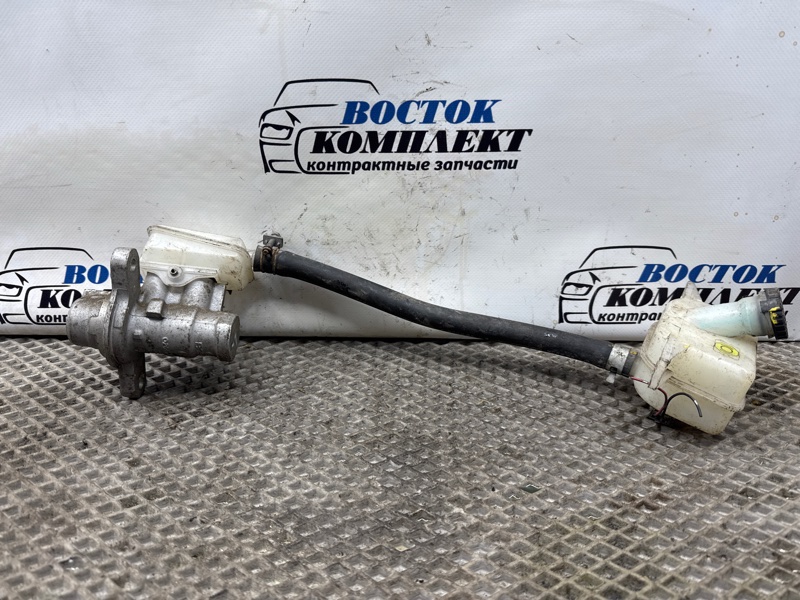 Главный тормозной цилиндр Nissan Serena 2005 C25 MR20DE