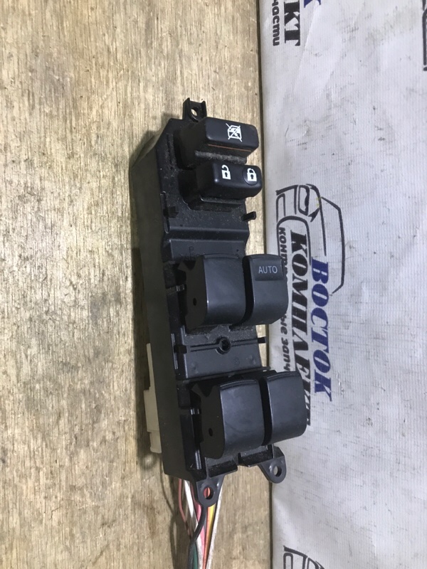 Блок управления стеклоподъемниками Toyota Ractis NCP100 1NZ-FE перед прав