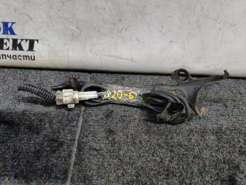 Датчик ABS Toyota Ractis SCP100 2SZ-FE перед лев