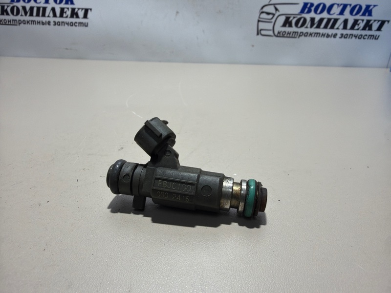 Форсунка топливная Nissan Serena TC24 QR20DE