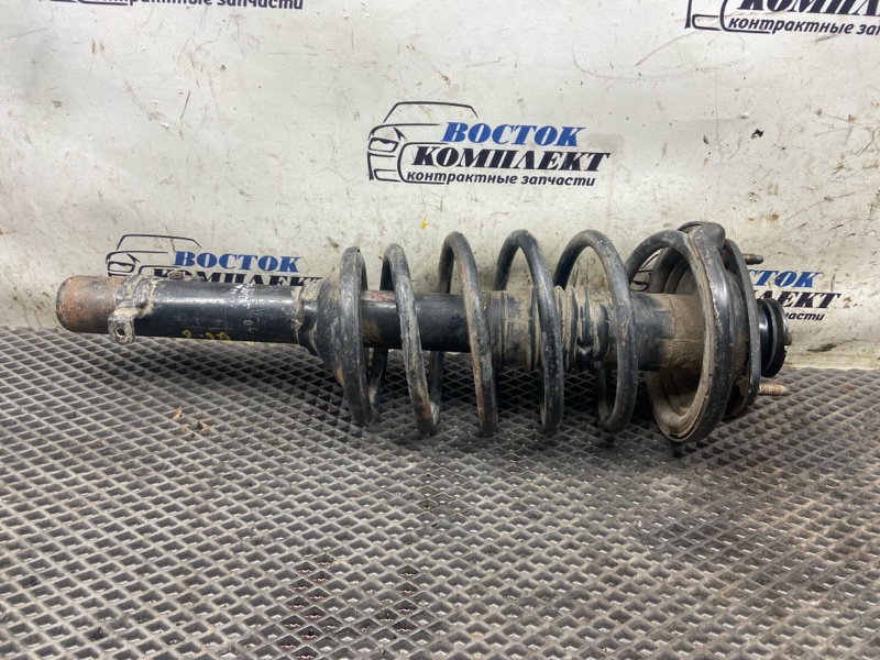 Стойка подвески Honda Stepwgn 1999 RF1 B20B перед прав