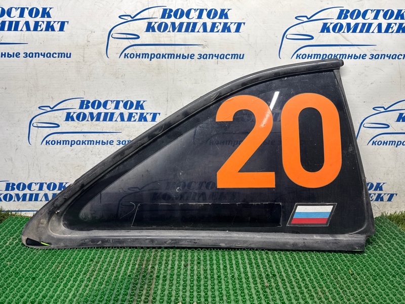 Стекло собачника Nissan Silvia S14 зад прав