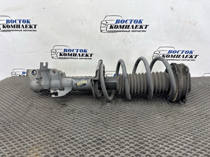 Стойка подвески Nissan Serena GFC27 MR20DD перед прав
