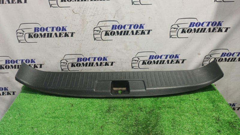 Накладка замка багажника Honda Shuttle 2015 GP7 LEB