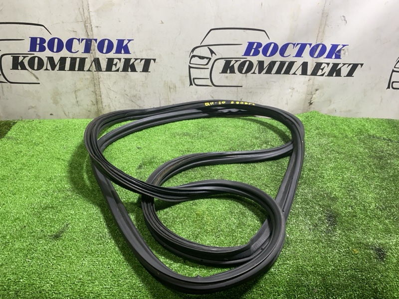 Резинка уплотнительная Honda Shuttle 2015 GP8 LEB