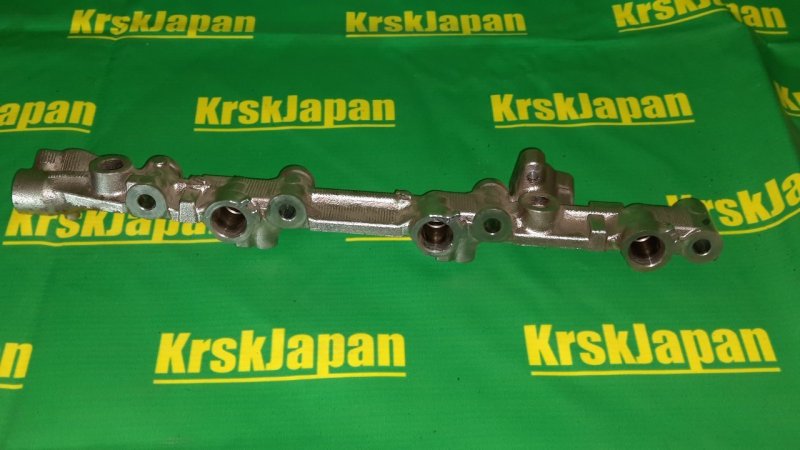 Топливная рейка правая GS300 2008 GRS190L 3GR-FSE