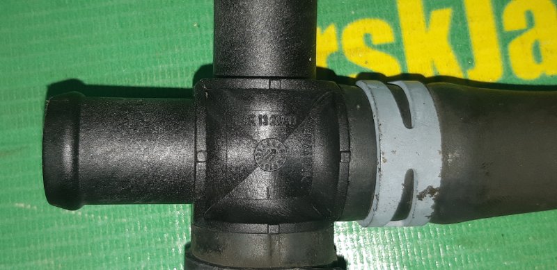 Патрубок системы охлаждения Skoda Yeti 5L CBZB Патрубок системы охлаждения Skoda Yeti 5L CBZB