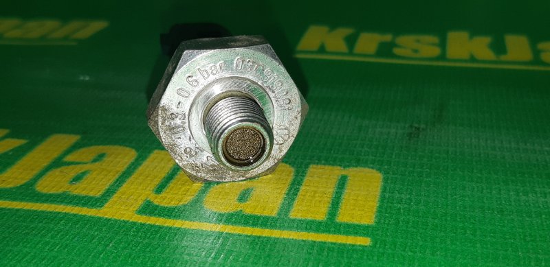 Датчик давления масла Skoda Yeti 5L CBZB Датчик давления масла Skoda Yeti 5L CBZB